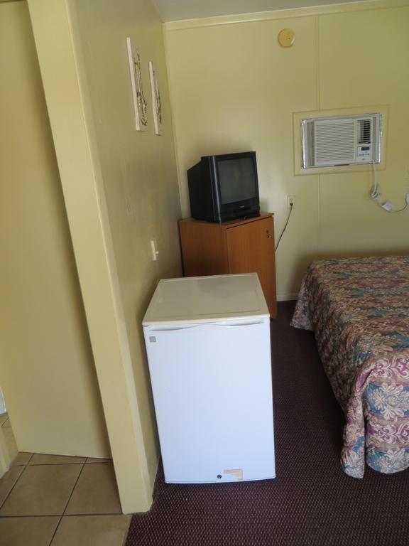 Travelers Inn Okeechobee Bilik gambar