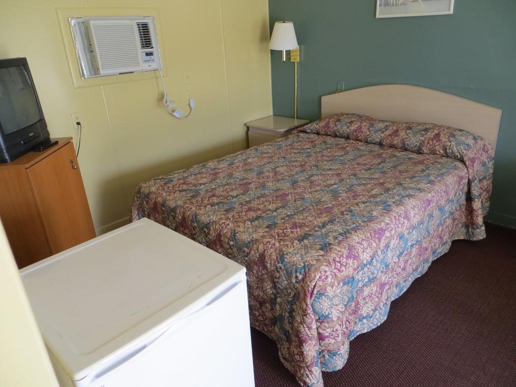 Travelers Inn Okeechobee Bilik gambar