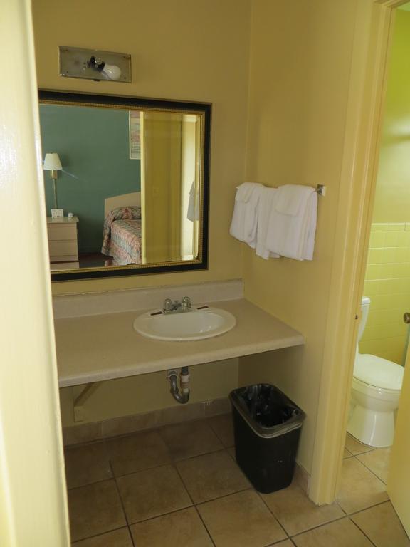 Travelers Inn Okeechobee Bilik gambar